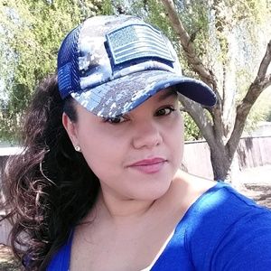 Meet your Posher, Cynthia